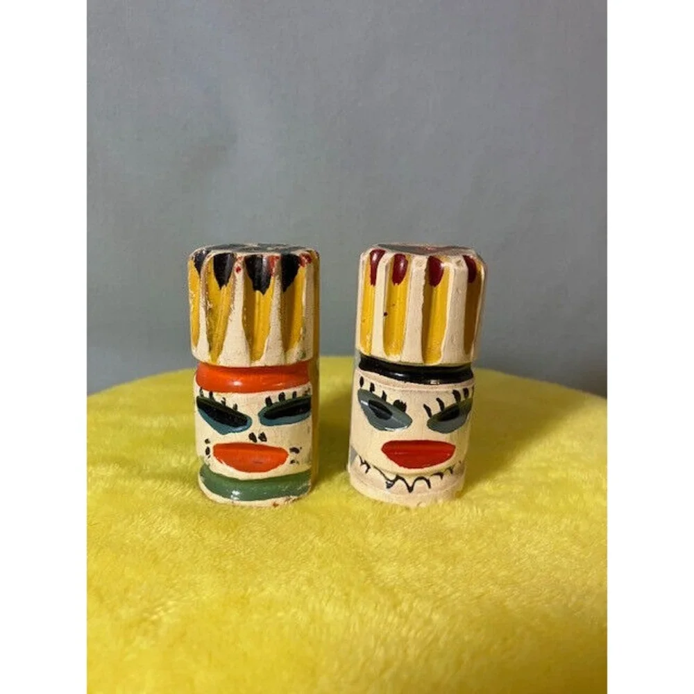 Vintage Wooden‎ Native American/Folk Art Totem Pole Salt & Pepper Shakers
